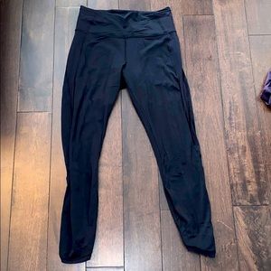 Lulu lemon black side mesh legging size 6